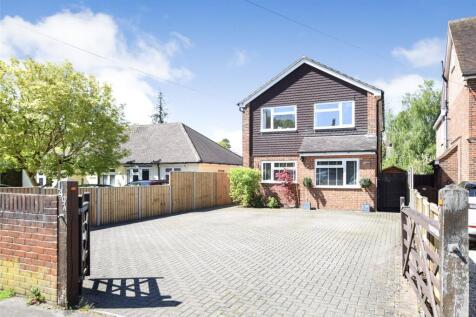 Aldershot Road, Fleet GU52 4 bed detached house for sale
