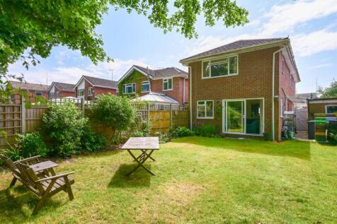 Beaufort Road, Fleet GU52 4 bed detached house for sale