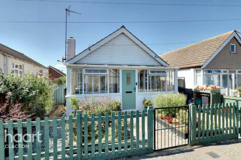 2 bedroom detached bungalow for sale