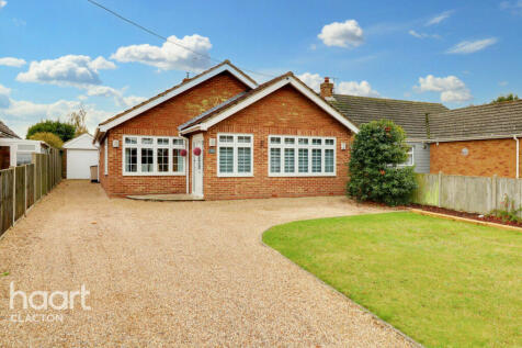 4 bedroom detached bungalow for sale