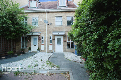 Keswick Gardens, Purfleet 3 bed terraced house for sale