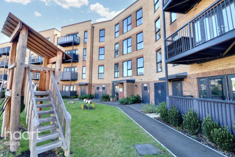 Devonshire Close, Grays 2 bed flat for sale