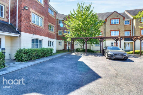 Lennox Close, Grays 2 bed flat for sale