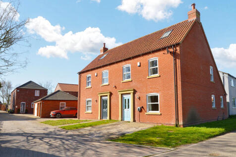 East Farm Lane, Fulstow LN11 0ZU 3 bed semi