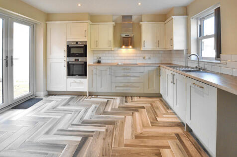East Farm Lane, Fulstow LN11 0ZU 3 bed semi