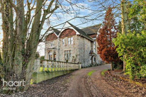 6 bedroom detached house for sale