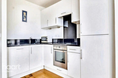 Dock Head Road, CHATHAM 2 bed flat for sale