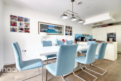 Heron Place, Rochester 4 bed detached house for sale