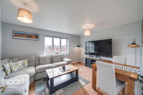 Halcyon Close, Witham 2 bed apartment for sale