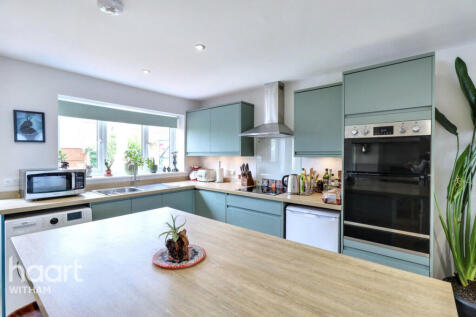 Yare Avenue, Witham 3 bed end of terrace house for sale