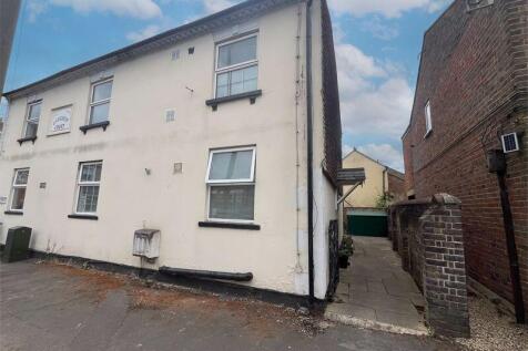 Charles Street, Tring 2 bed maisonette for sale