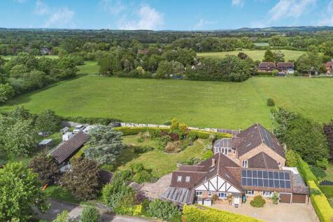 New Road, Aston Clinton 5 bed detached bungalow for sale