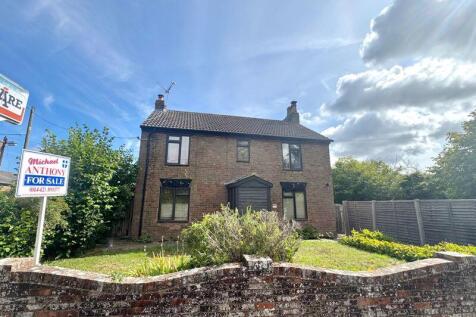 Marsworth 4 bed detached house for sale
