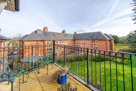 Humphris Place, Gloucestershire GL53 3 bed apartment for sale