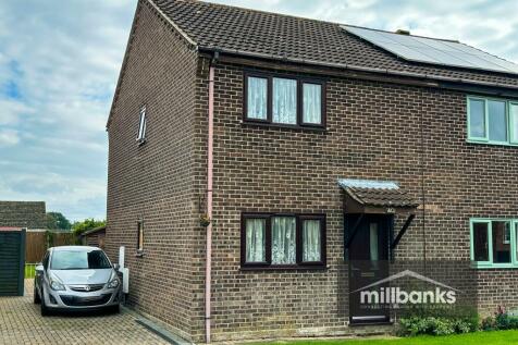 2 bedroom semi-detached house for sale