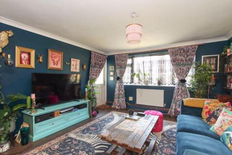 2 bedroom maisonette for sale
