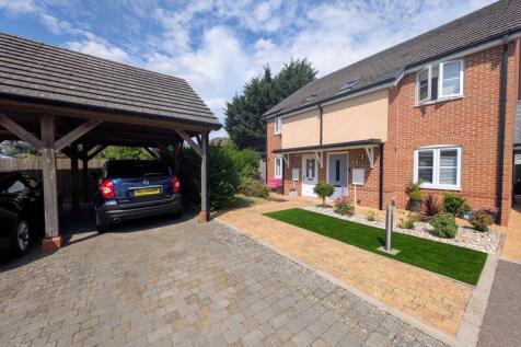 Jubilee Close, Hemel Hempstead 3 bed semi