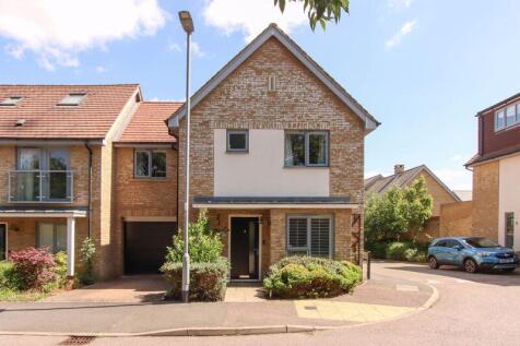 Kingcup Avenue, Hemel Hempstead 3 bed semi