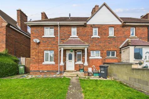Birch Avenue, Gloucester... 3 bed semi