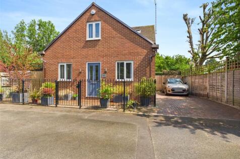 Belmont Avenue, Hucclecote... 2 bed detached house for sale