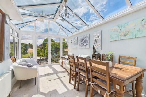 Hillview Drive, Hucclecote... 3 bed bungalow for sale