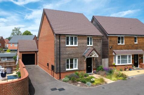 14 Cypress Close, Lea Castle... 4 bed detached house for sale