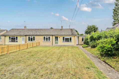 Iles Court, Goatacre, SN11 3 bed bungalow for sale