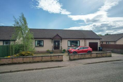 4 bedroom detached bungalow for sale