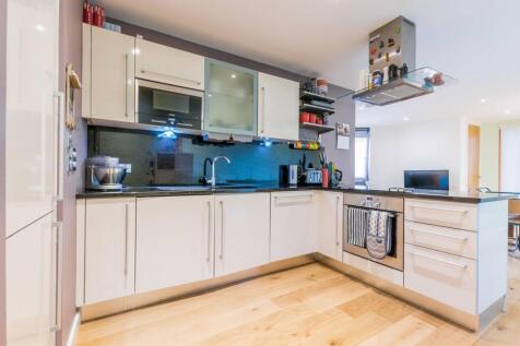 Altyre Road, Central Croydon... 2 bed flat for sale