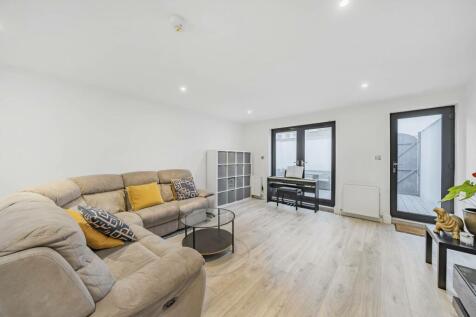 Church Street, Central Croydon... 2 bed flat for sale