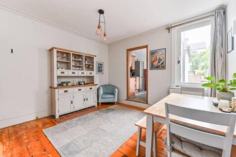 Churchill Road, South Croydon, CR2 3 bed semi