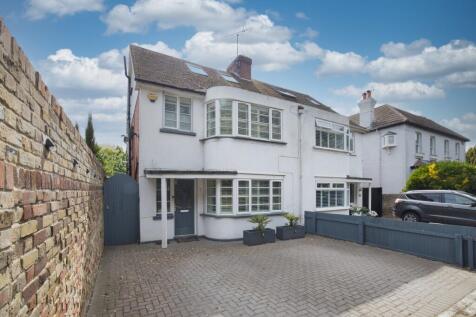 4 bedroom semi-detached house for sale
