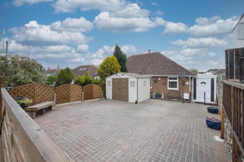 Northwood Road, Broadstairs, Kent, CT10 2 bed bungalow for sale