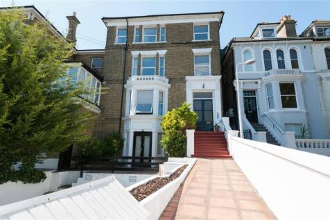 3 bedroom flat for sale