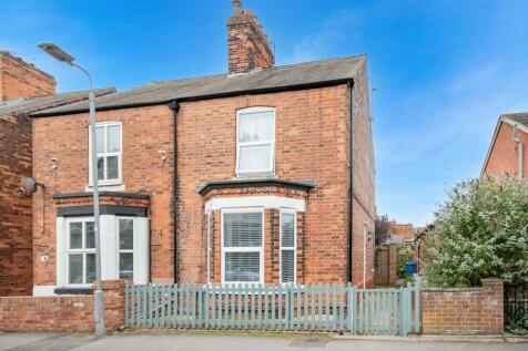 2 bedroom semi-detached house for sale