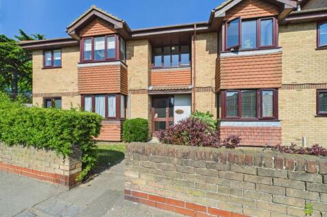 The Chestnuts, Albert Road... 2 bed ground floor flat for sale