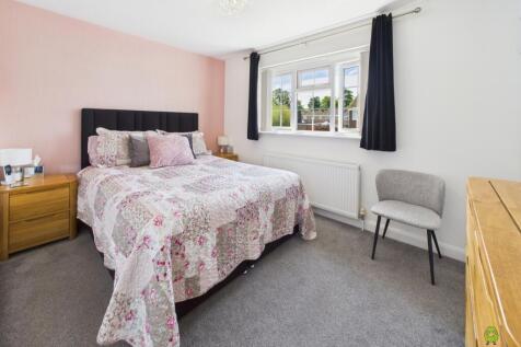 The Marlowes, Crayford, DA1 3 bed link detached house for sale