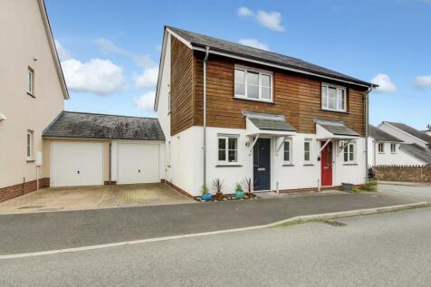 2 bedroom semi-detached house for sale