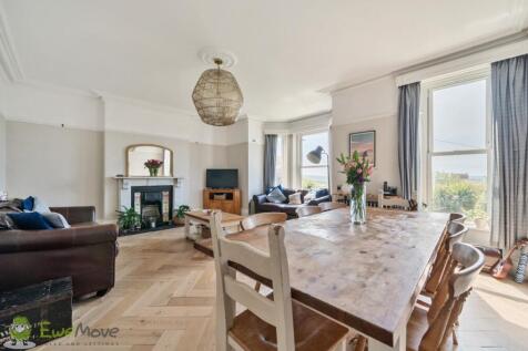 5 bedroom terraced house for sale