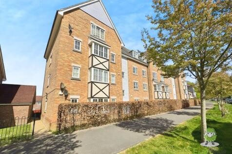 RICHARDS FIELD, CHINEHAM... 2 bed apartment for sale