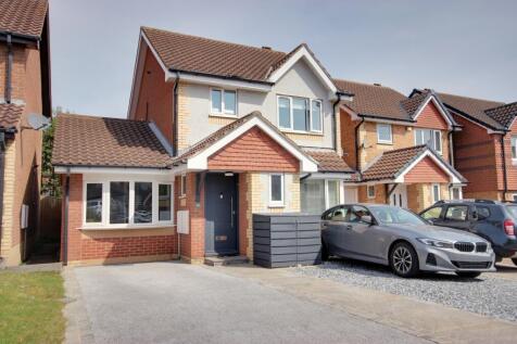 3 bedroom link detached house for sale