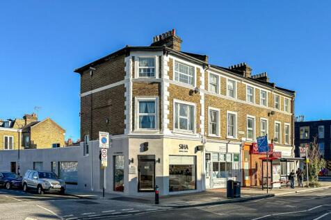 Askew Road, London 1 bed flat for sale