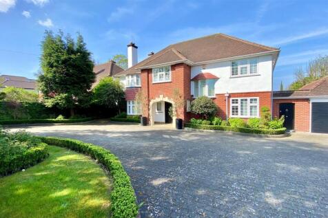 6 bedroom detached house for sale