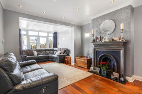 5 bedroom end of terrace house for sale