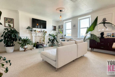Clifton Gardens, Folkestone, Kent... 2 bed flat for sale