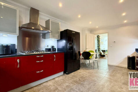 Bishops Close, Hawkinge, Folkestone... 5 bed detached house for sale