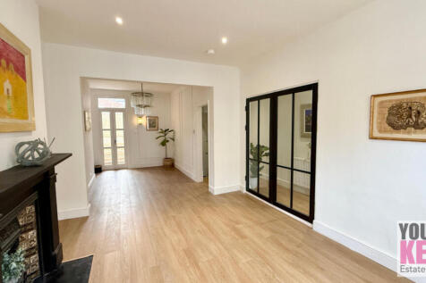 4 bedroom terraced house for sale