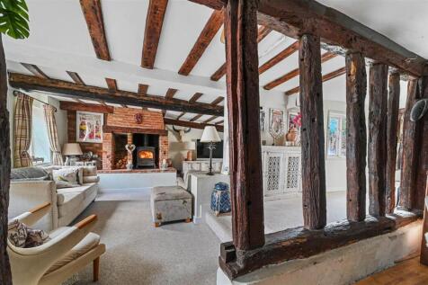 The Street, Ipswich IP8 4 bed cottage for sale