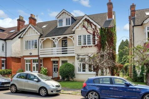 6 bedroom semi-detached house for sale