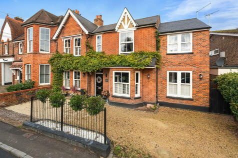 4 bedroom semi-detached house for sale